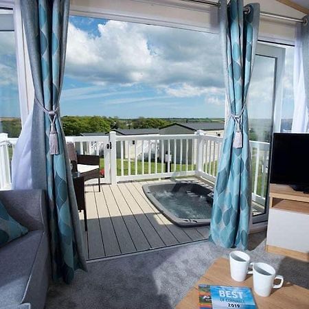 Our Goldfinch 1- Sleeps 2 Persons- Private Hot Tub-Pet Friendly-Tranquil Holiday Away From It All Yet Not Far From St Austell- The Holiday Home Has One Bedroom, Living And Dining Area, Equipped Kitchen-Decking-Outdoor Furniture-Fishing Lakes And More Grampound Esterno foto