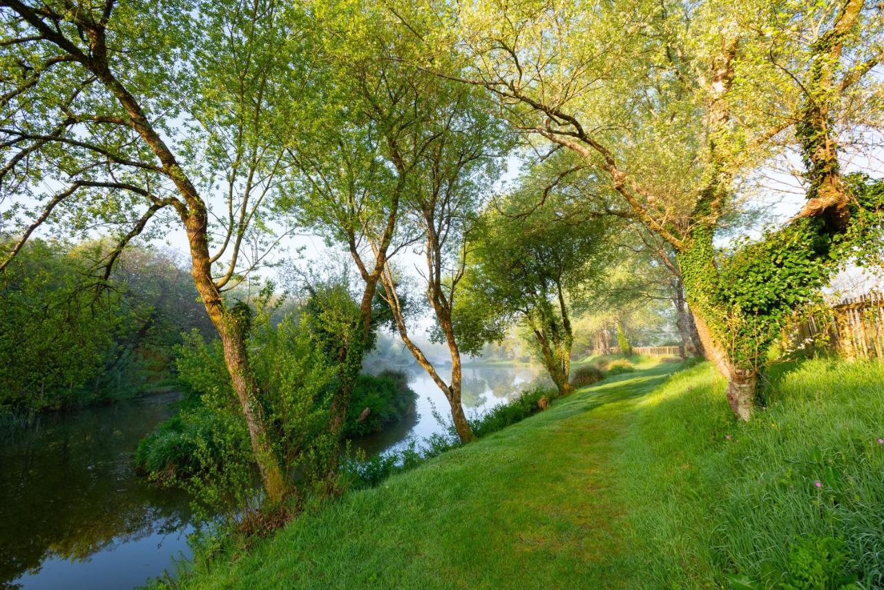 Our Goldfinch 1- Sleeps 2 Persons- Private Hot Tub-Pet Friendly-Tranquil Holiday Away From It All Yet Not Far From St Austell- The Holiday Home Has One Bedroom, Living And Dining Area, Equipped Kitchen-Decking-Outdoor Furniture-Fishing Lakes And More Grampound Esterno foto