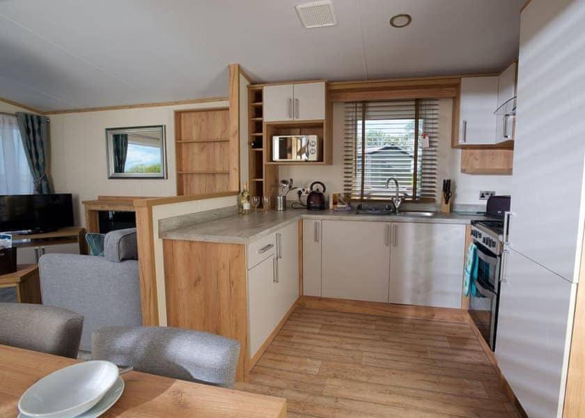 Our Goldfinch 1- Sleeps 2 Persons- Private Hot Tub-Pet Friendly-Tranquil Holiday Away From It All Yet Not Far From St Austell- The Holiday Home Has One Bedroom, Living And Dining Area, Equipped Kitchen-Decking-Outdoor Furniture-Fishing Lakes And More Grampound Esterno foto