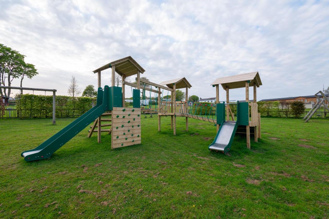 Our Goldfinch 1- Sleeps 2 Persons- Private Hot Tub-Pet Friendly-Tranquil Holiday Away From It All Yet Not Far From St Austell- The Holiday Home Has One Bedroom, Living And Dining Area, Equipped Kitchen-Decking-Outdoor Furniture-Fishing Lakes And More Grampound Esterno foto